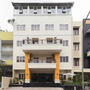 Reddoorz Plus @ Boulevard Residence Bsd
